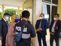 Dianiaya 6 Preman, Ibu ini Merengek di Polres Simalungun