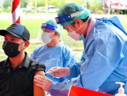 Tinjau Vaksinasi di GBK, Ketua Satgas Covid Apresiasi Nakes