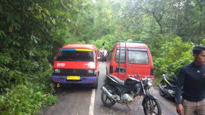 Longsor Tutup Akses Jalan  Alternatif Langkat – Karo