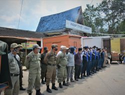 7 Dinas Pemkab Langkat Gotong Royong Bersikan Parit Tersumbat di Pasar Stabat