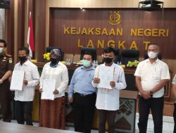 Kasus Ke – 11, &nbsp;Kejari Langkat Kembali Restoratif Justice Tiga &nbsp;Tersangka Pencurian Sawit
