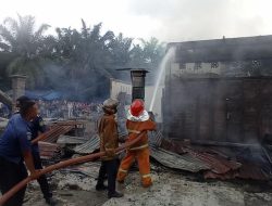 Lima Kios Berjualan di Batang Serangan Ludes Terbakar