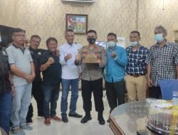 PWI Beri Kejutan Ultah Kapolres Langkat “Baju Polisi Bintang Dua”