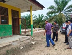 Plt Bupati Langkat Sidak Minta Dikjar Perbaiki Kerusakan SD Negeri Bukit Sibertung Besitang  