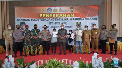 19.600  PKL, Warung dan Nelayan Langkat Terima Bantuan Tunai Rp 600 Ribu dari Kapolri