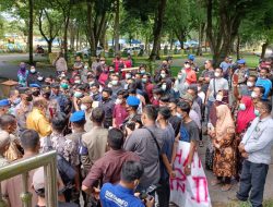 Warga Wampu Unjukrasa Tuntut Pinjam Pakai Lahan PT LNK Untuk Fasum
