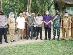 Hindari Penyebaran PMK Jelang Idul Adha 1443 H, Plt Bupati Langkat Bersama Kapoldasu dan Kasdam I/BB&nbsp; Tinjau Ternak Sapi di Halban Besitang, Kapolda Sumut : Hewan Yang Akan Dipotong Harus Memiliki Surat Keterangan Sehat