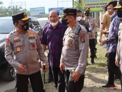 Cegah Penyebaran PMK Kapolda Sumut  Cek Posko Terpadu PMK Perbatasan Sumut – Aceh di Besitang ***  Masyarakat Tidak Usah Khawatir Dipastikan Hewan Sapi Sehat