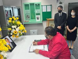 Ketua DPRD Sumut Isi Buku Duka di Konjen Jepang Atas Tewasnya Mantan PM Jepang
