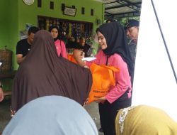 Kapolres dan Ketua Bhayangkari Langkat Beri Bansos Warga Bahorok