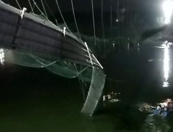 Jembatan di India Berusia 100 Tahun Ambruk, 68 Orang Tewas