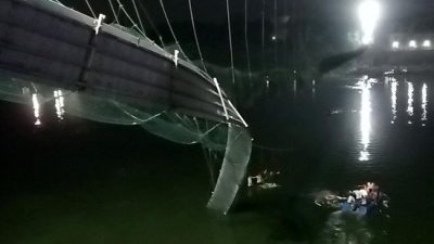 Jembatan di India Berusia 100 Tahun Ambruk, 68 Orang Tewas