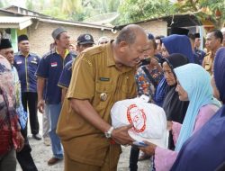 Plt Bupati Langkat Turut Bagikan Ratusan Paket Sembako dari Kompak