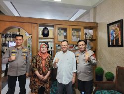 Kapoldasu Kunjungi Kediaman Ketua PWI Sumut, Doakan Semoga Sehat dan Tetap Semangat