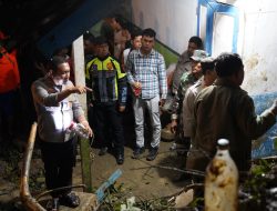 Tiga Orang Sekeluarga Tewas Tertimbun Longsor di Tapteng, Kapolres Pimpin Evakuasi Kerahkan Alat Berat Eskavator