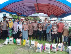 Kapolda Sumut Irjen Pol RZ Panca Putra  Sambang Nusa di Pulau Sembilan Langkat Beri Bansos, Bantuan Olahraga dan Sajadah