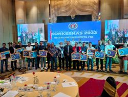 PWI Sumut Terima Penghargaan Tahun 2022 Penyelenggara Terbanyak UKW