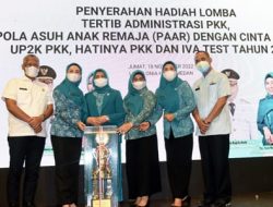 Ketua TP PKK Sumut Nawal Lubis Serahkan Penghargaan PKK Desa / Kelurahan Terbaik Sumut , Paluta Juara Umum Terbanyak Raih Penghargaan