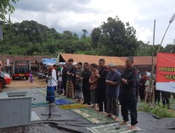 Doakan Seluruh Korban, Polri Gelar Salat Jumat dan Gaib di Lokasi Gempa Cianjur