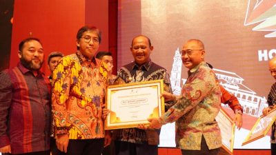 Plt Bupati Langkat Terima Penghargaan Penghasil Migas dari SKK Migas Sumbagut