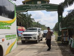 Kapolres Langkat Turun Langsung Mengatur  Kemacetan Akses Jalan Menuju  Haul Tuan Guru Babusalam