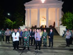 Kapolri Tinjau Gereja di Malam Natal, Pastikan TNI – Polri Beri Rasa Aman Nataru