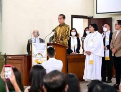 Tinjau Perayaan Natal,  Presiden Jokowi Menyapa Umat Kristiani  di Gereja Bogor