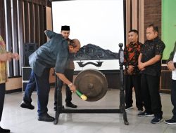 Buka Sekolah Demokrasi Pemilu 2024, Plt Bupati Langkat : Jangan Karena Uang Menghilangkan Nilai Demokrasi Masyarakat