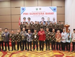 Ketua PWI Pusat Lantik Basril Basyar Sebagai Ketua PWI Sumbar, Bangun PWI Agar Tetap Berjaya