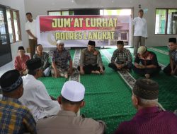 Kapolres Langkat Ibadah Jumat Sekaligus Jumat Curhat di Masjid Al Huda Stabat