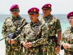 Kapolri Bersama Ketua MPR dan DPR Disematkan Warga Kehormatan Marinir : Sinergitas TNI-Polri Makin Kokoh