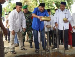 Syah Afandin Letakkan Batu Pertama Pembangunan Masjid Raya di Salapian,  InsyaAllah Membawa Berkah