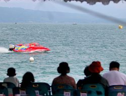 Masyarakat Toba Ambil Bagian F1H20 Danau Toba