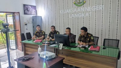 Kejari Langkat Kembali Selesaikan Dua Tersangka Pencuri Sawit dengan Restoratif Justice