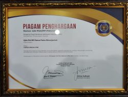 Kapolda Sumut Terima Penghargaan Tokoh Peduli PWI