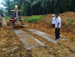 Setelah Perbaikan Jalan Desa Suka Ramai – Banjaran Kembali Dapat Dilalui Kendaraan,  Kades Banjaran Raya: Apresiasi PTPN 4 UPL Bantu Perbaiki Jalan