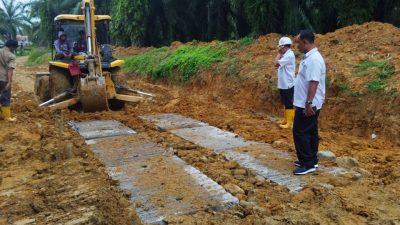 Setelah Perbaikan Jalan Desa Suka Ramai – Banjaran Kembali Dapat Dilalui Kendaraan,  Kades Banjaran Raya: Apresiasi PTPN 4 UPL Bantu Perbaiki Jalan