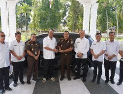 Pemkab Langkat Serahkan Satu Unit Mobil Operasional Kacabjari Pangkalan Berandan
