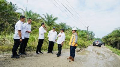 Presiden Jokowi Bersama Wagub Tinjau jalan Rusak di Labura, Kucurkan Rp 800 M Seluruh Kab/ Kota Sumut