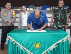 Ciptakan Langkat Tetap Kodusif, Plt Bupati Syah Afandin dan Forkopimda Tandatangani Komitmen Bersama OKP