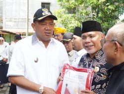 Jelang HUT Kemerdekaan RI, Plt Bupati Langkat Ikut Bagikan 10 Juta Bendera Merah Putih