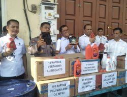 Polda Sumut Gerebek Ruko Perdagangan Oli Illegal di Deliserdang, 4 Orang Diamankan