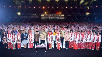 Presiden Jokowi Saksikan Pemecahan Rekor Dunia 15 Ribuan Bermain Angklung Bersama di Jakarta