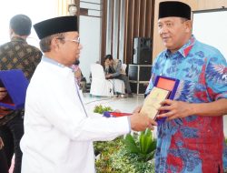 Syah Afandin Terima Penghargaan Baznas Award Langkat Sebagai Tokoh Peduli Zakat