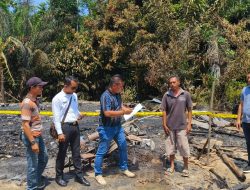 Satu Rumah Beserta Mobil dan Sepeda Motor Ludes Terbakar di Langkat