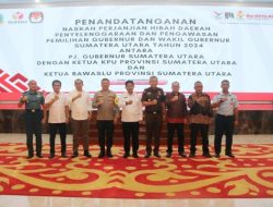 Pj Gubernur Sumut Hassanudin Serahkan Hibah Daerah Pilgub Sumut 2024 ke KPU 705,9 M dan Bawaslu Sumut 223,8 M