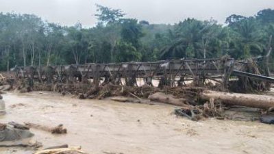 Banjir Bandang Terjang Satu Unit Jembatan di Bahorok