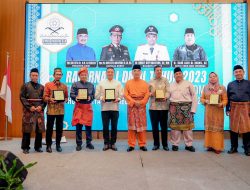 Kapolda Sumut Terima Gelar Kehormatan Tun Perak DMDI