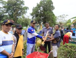 HUT Korpri Binjai Gotong Royong Bersihkan Makam