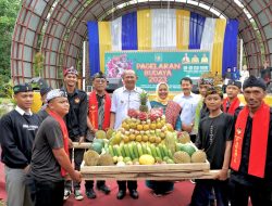 Pemkab Langkat Gelar Pergelaran Budaya 14 Etnis, Syah Afandin Serahkan Bantuan Pangan